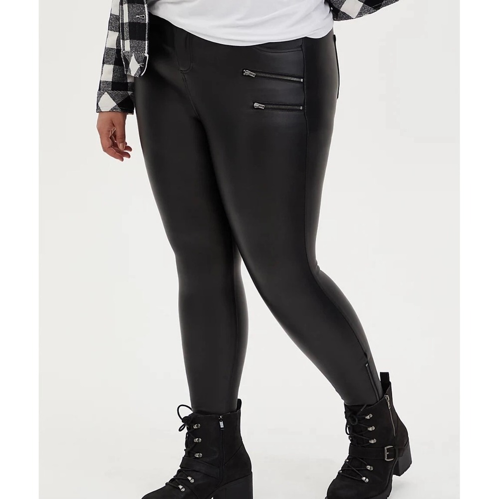 NWOT Torrid Women's Plus Sz 24 Black‎ Coated Ponte Multi Zip Ankle Moto Pants